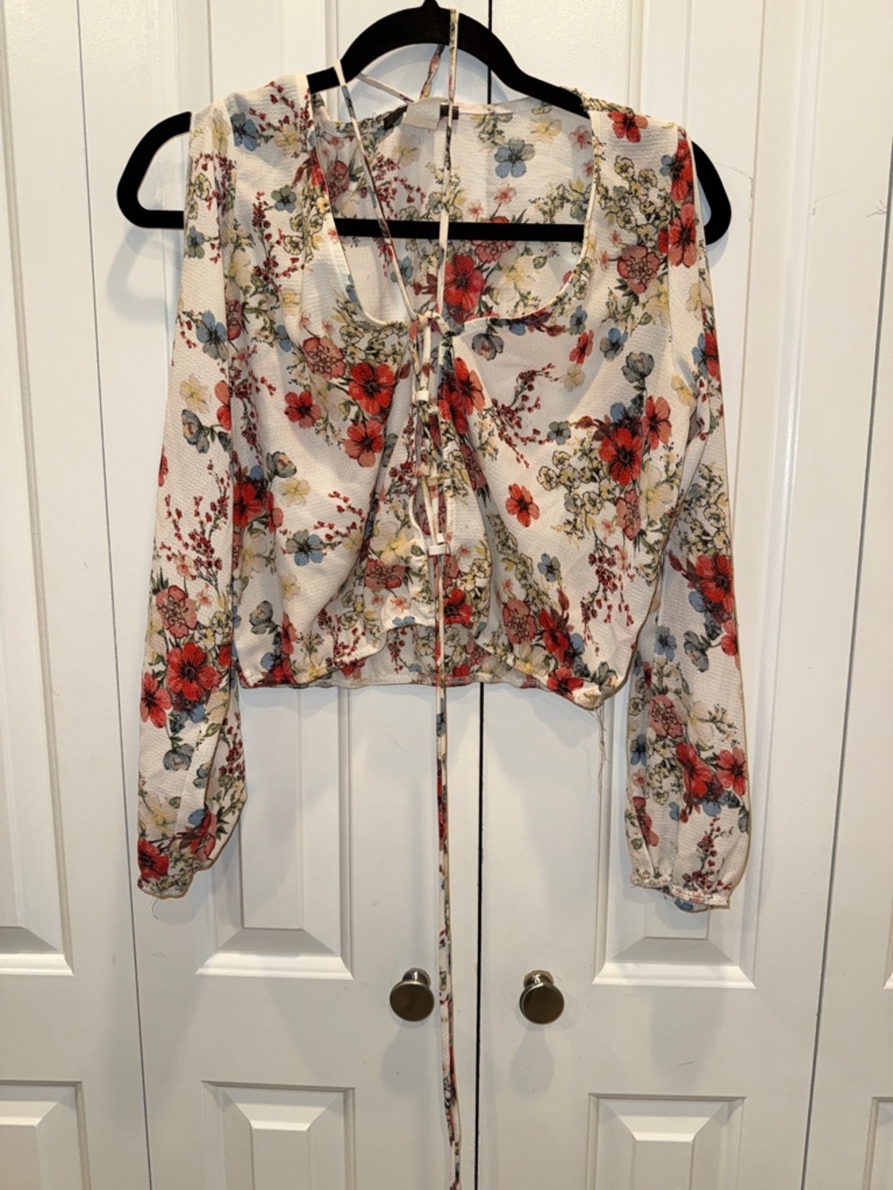 Floral Tie-Front‎ Long-Sleeve Crop Top - White with Red & Blue Flowers